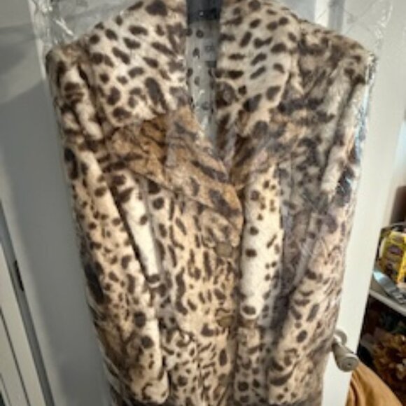 Cabi Women's Leopard Coat Size Large Brand New! MSRP $249 Get it for a low price - Picture 7 of 7
